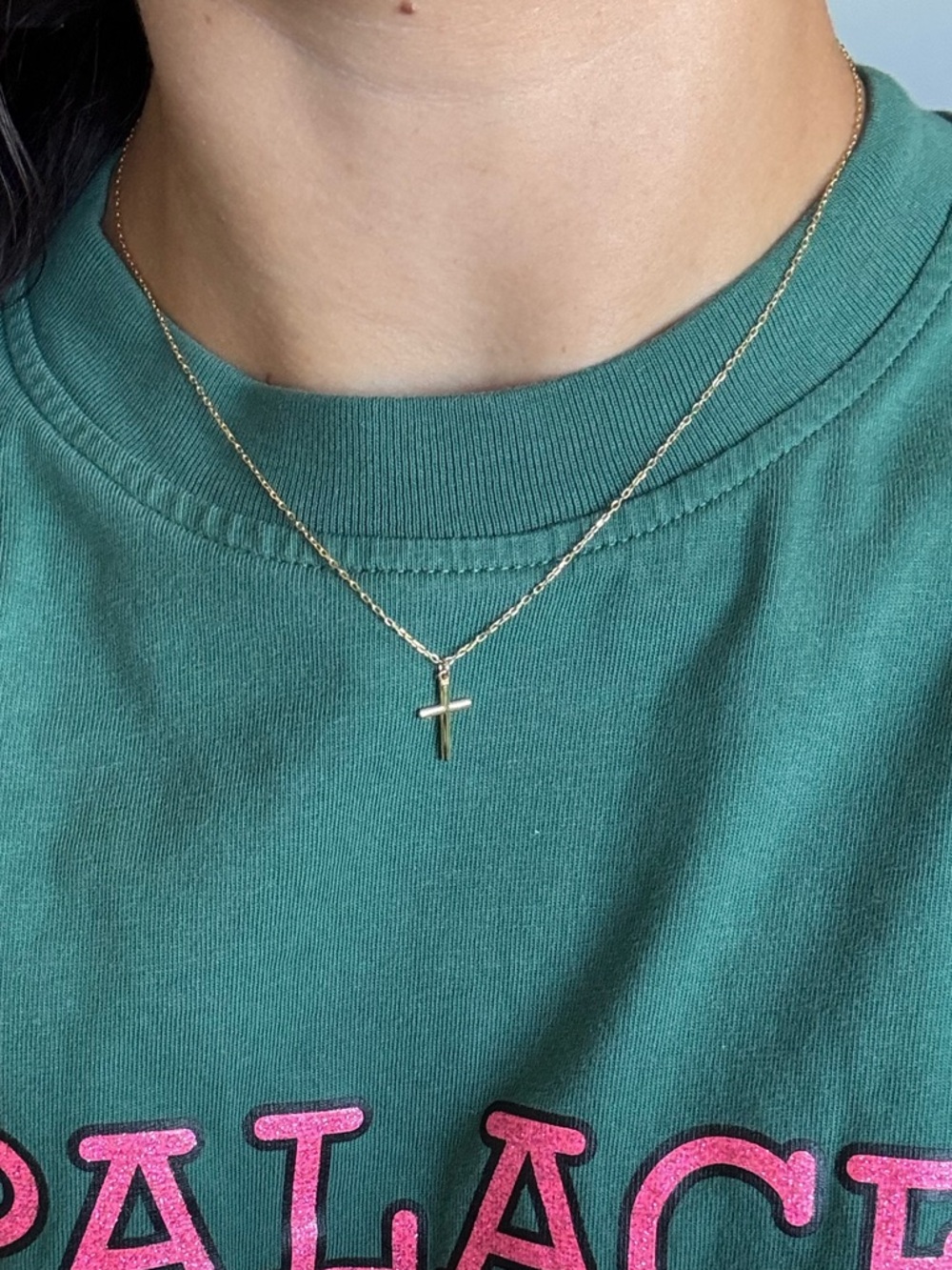 Gold cross necklace in great condition super cute and dainty perfect small size